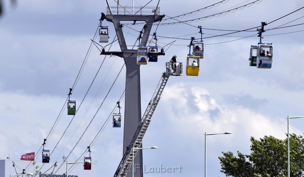 Koelner Seilbahn Gondel blieb haengen Koeln Linksrheinisch P090.JPG - Miklos Laubert